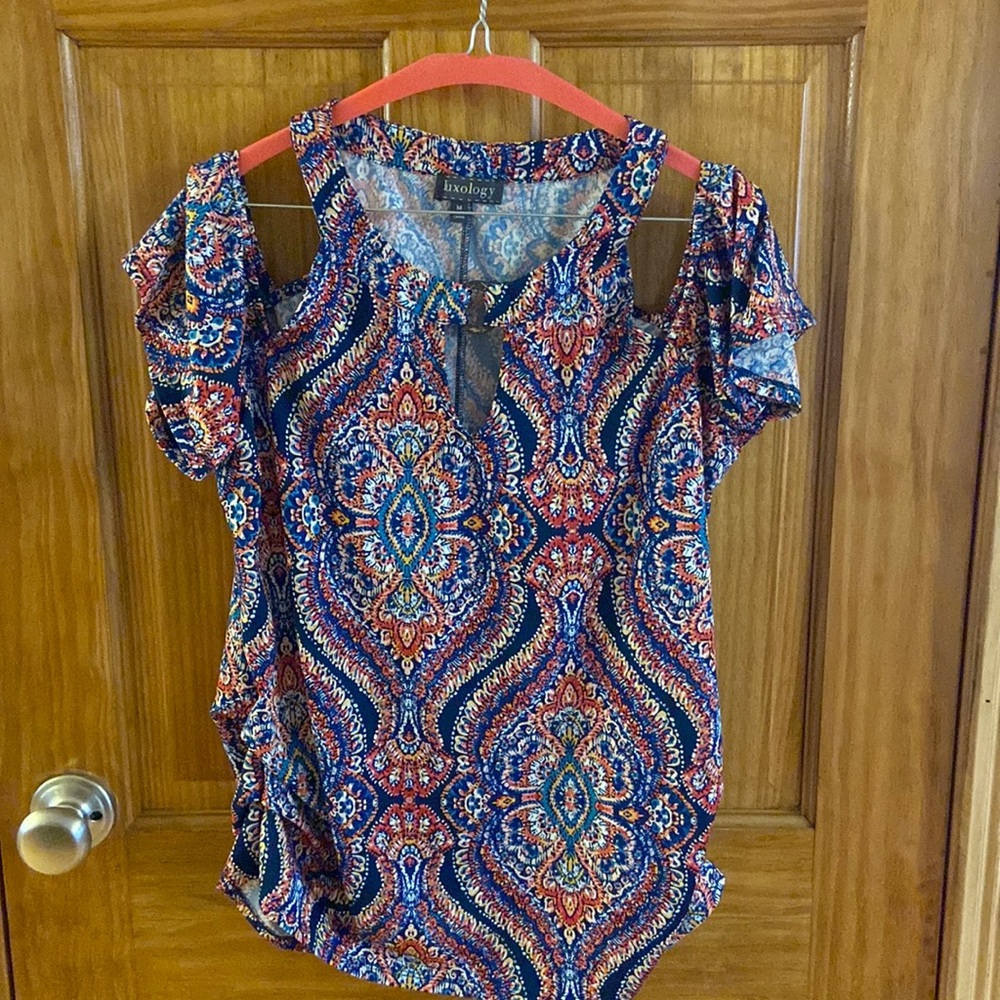 Luxology cold shoulder T-shirt blouse